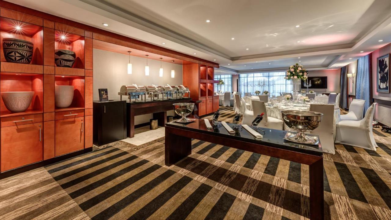 Intercontinental Johannesburg Or Tambo Airport Hotel By Ihg Kempton Park Zewnętrze zdjęcie The Club at London Heathrow Airport