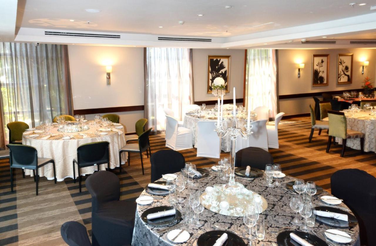 Intercontinental Johannesburg Or Tambo Airport Hotel By Ihg Kempton Park Zewnętrze zdjęcie The River Restaurant