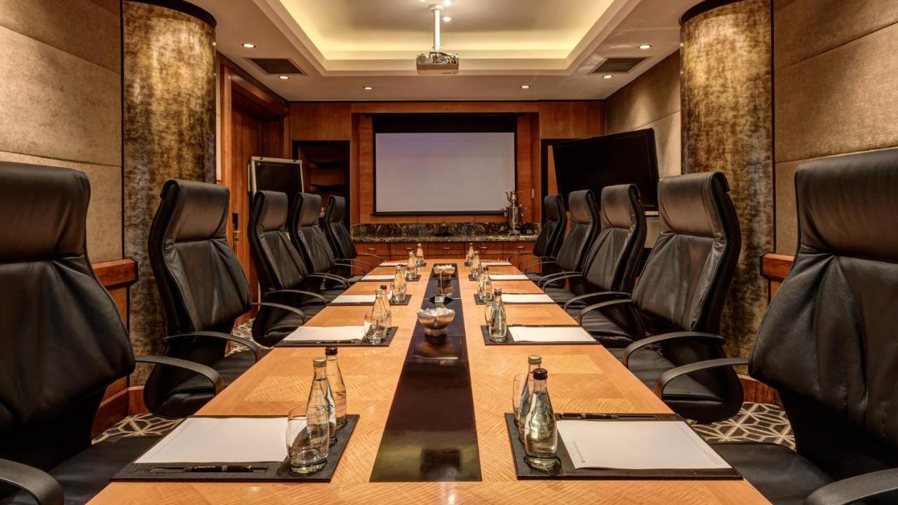 Intercontinental Johannesburg Or Tambo Airport Hotel By Ihg Kempton Park Zewnętrze zdjęcie Boardroom at the Taj Mahal Palace, Mumbai