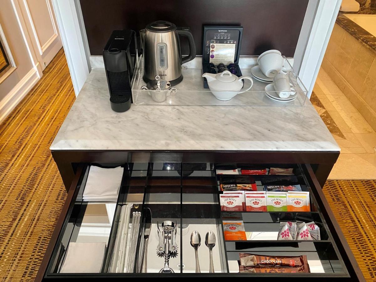 Intercontinental Johannesburg Or Tambo Airport Hotel By Ihg Kempton Park Zewnętrze zdjęcie A drawer with a Nespresso machine