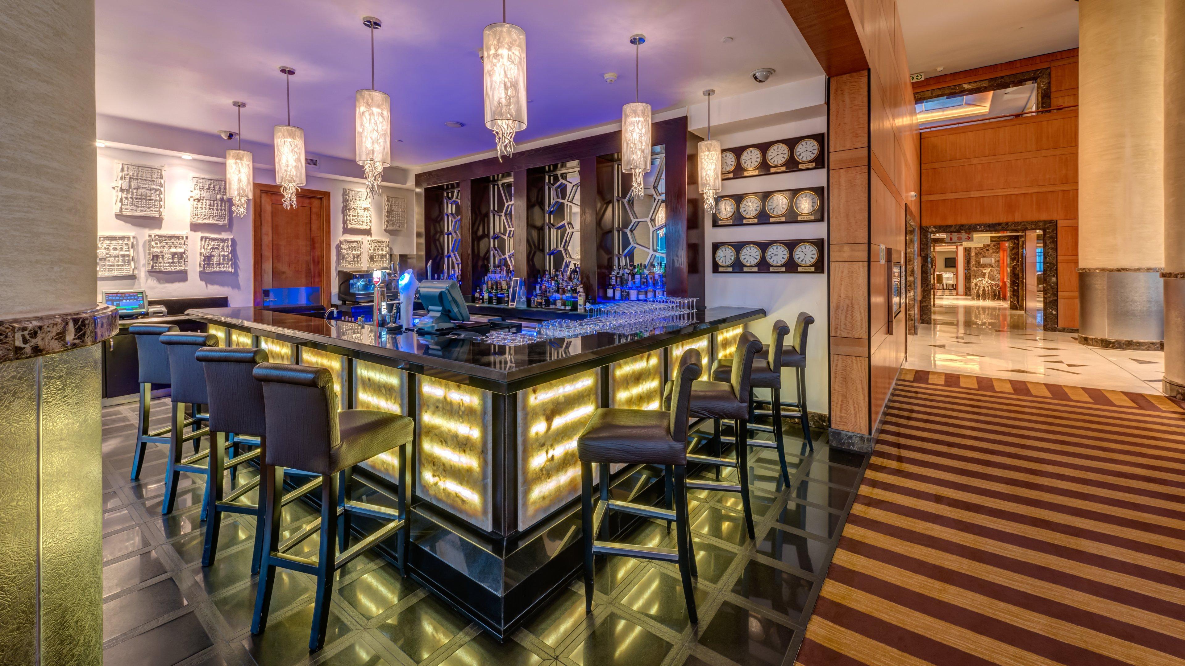 Intercontinental Johannesburg Or Tambo Airport Hotel By Ihg Kempton Park Zewnętrze zdjęcie The bar at the hotel