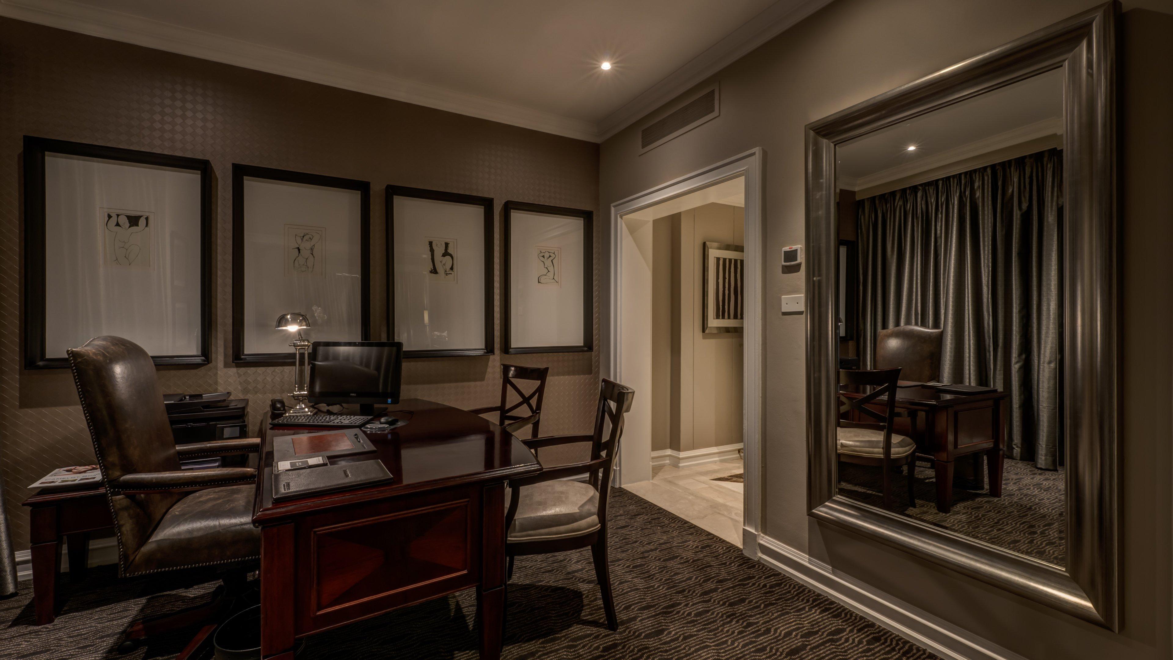Intercontinental Johannesburg Or Tambo Airport Hotel By Ihg Kempton Park Zewnętrze zdjęcie A study in a suite at The Ritz-Carlton, Boston