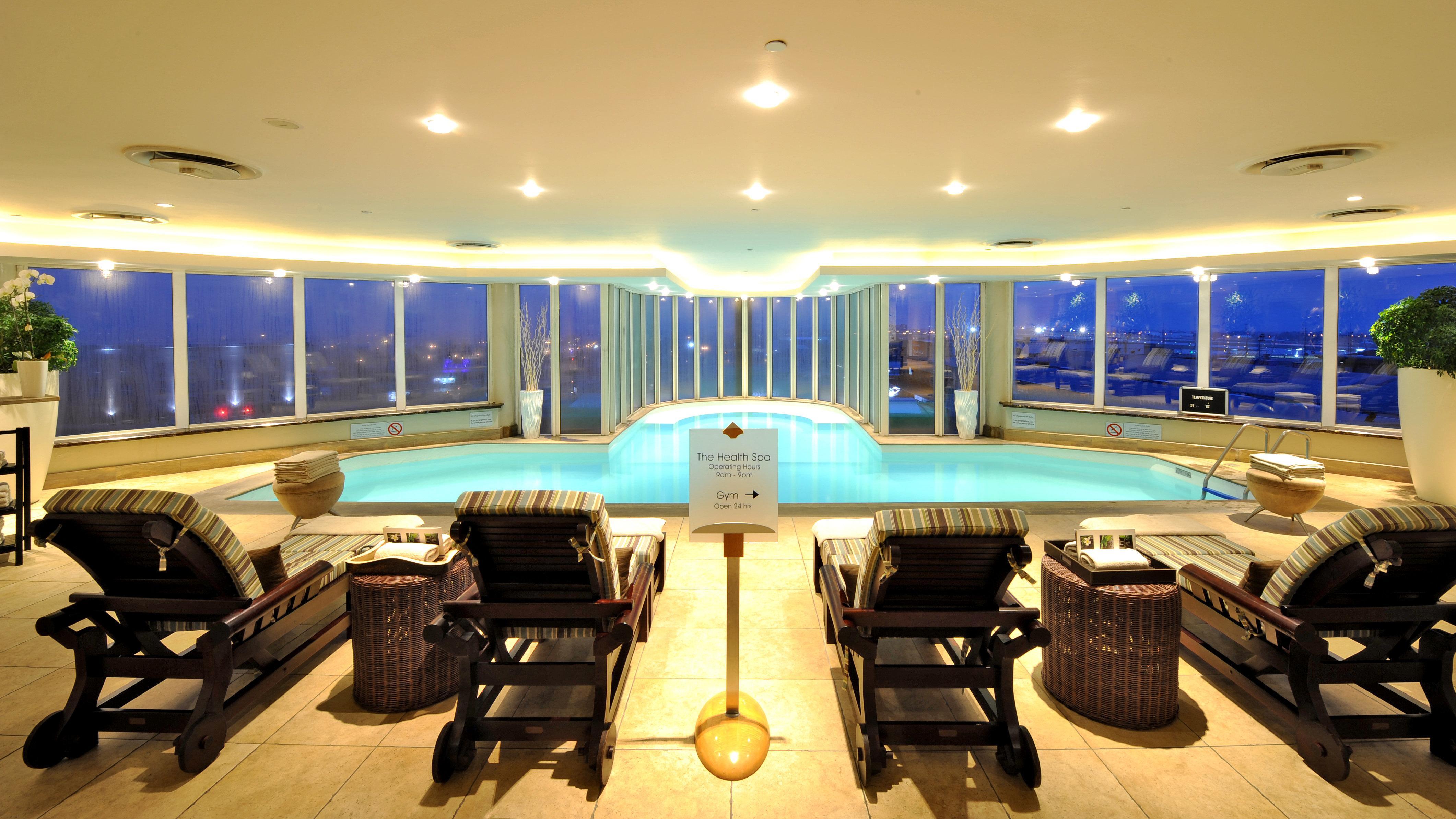 Intercontinental Johannesburg Or Tambo Airport Hotel By Ihg Kempton Park Zewnętrze zdjęcie The pool at the 36th floor